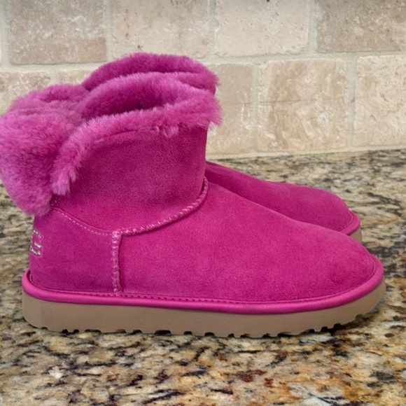 NWOT Uggs Hot pink size 7 Women - Picture 3 of 7